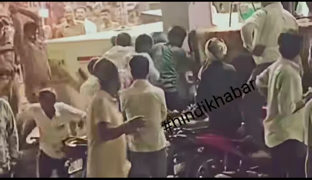 जल विहार मेले में पुलिस लाठीचार्ज का वीडियो वायरल
